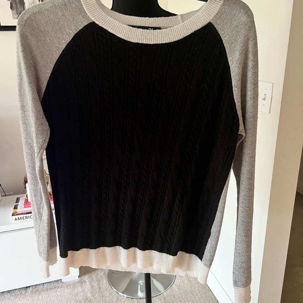 Forever 21 Black and White Knit Sweater